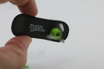 Vintage Y2K Tech Deck Dude Tek Robot Figure – Early 2000s Skate Toy – Collectible