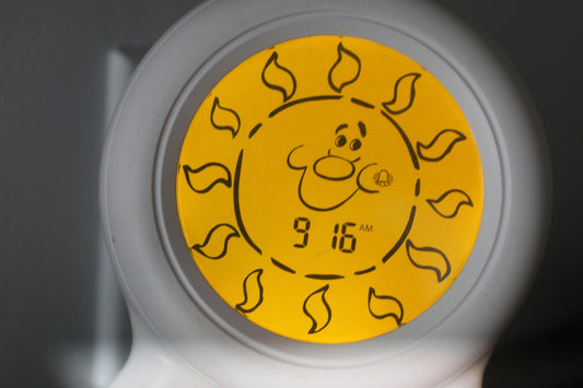 The Gro Company UK Groclock Sleep Trainer HJ012 Lights-Up Sun Face Star Face