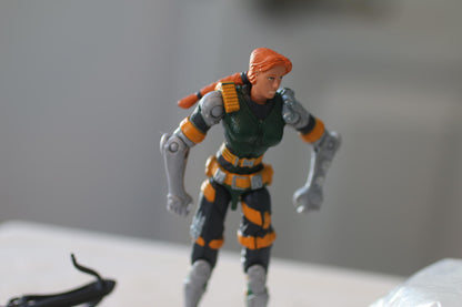 GI Joe Action Figure Agent Scarlett w Crowbow & Arrow v1 2002 cOMPLETE TOY