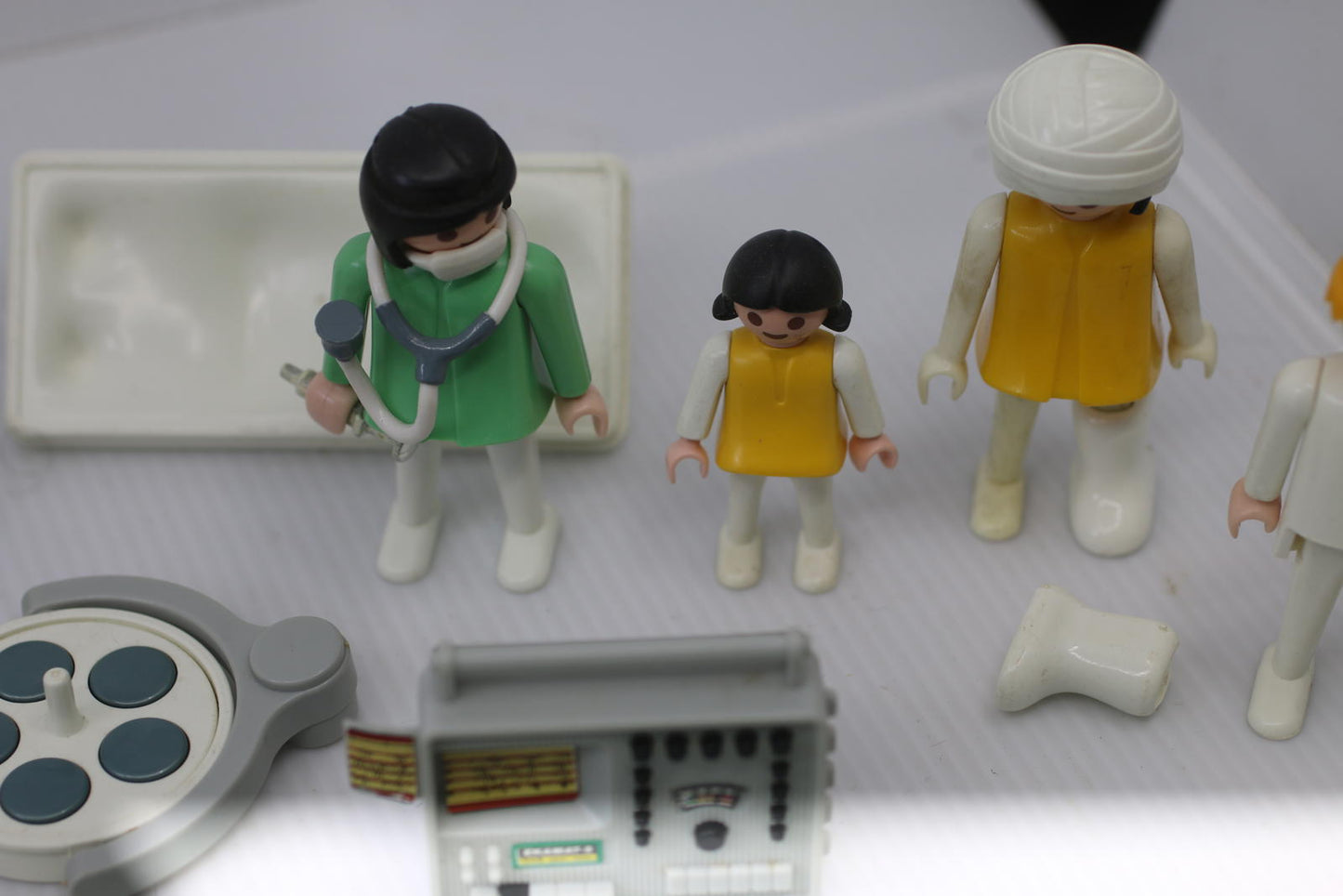 Vintage PLAYMOBIL Hospital SURGERY 3459 Operating Room Doctor Patients Geobra