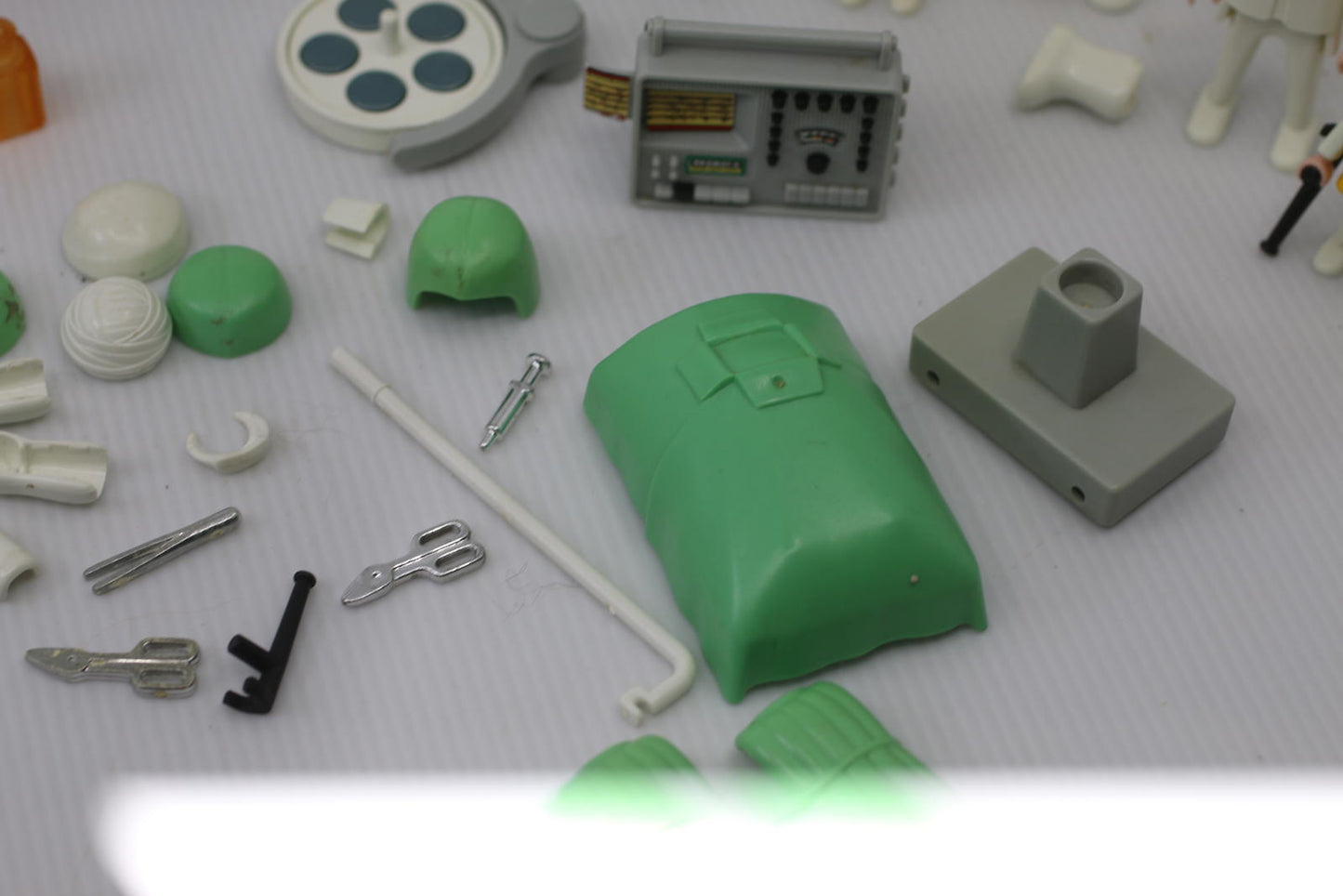 Vintage PLAYMOBIL Hospital SURGERY 3459 Operating Room Doctor Patients Geobra