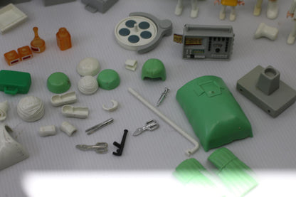 Vintage PLAYMOBIL Hospital SURGERY 3459 Operating Room Doctor Patients Geobra