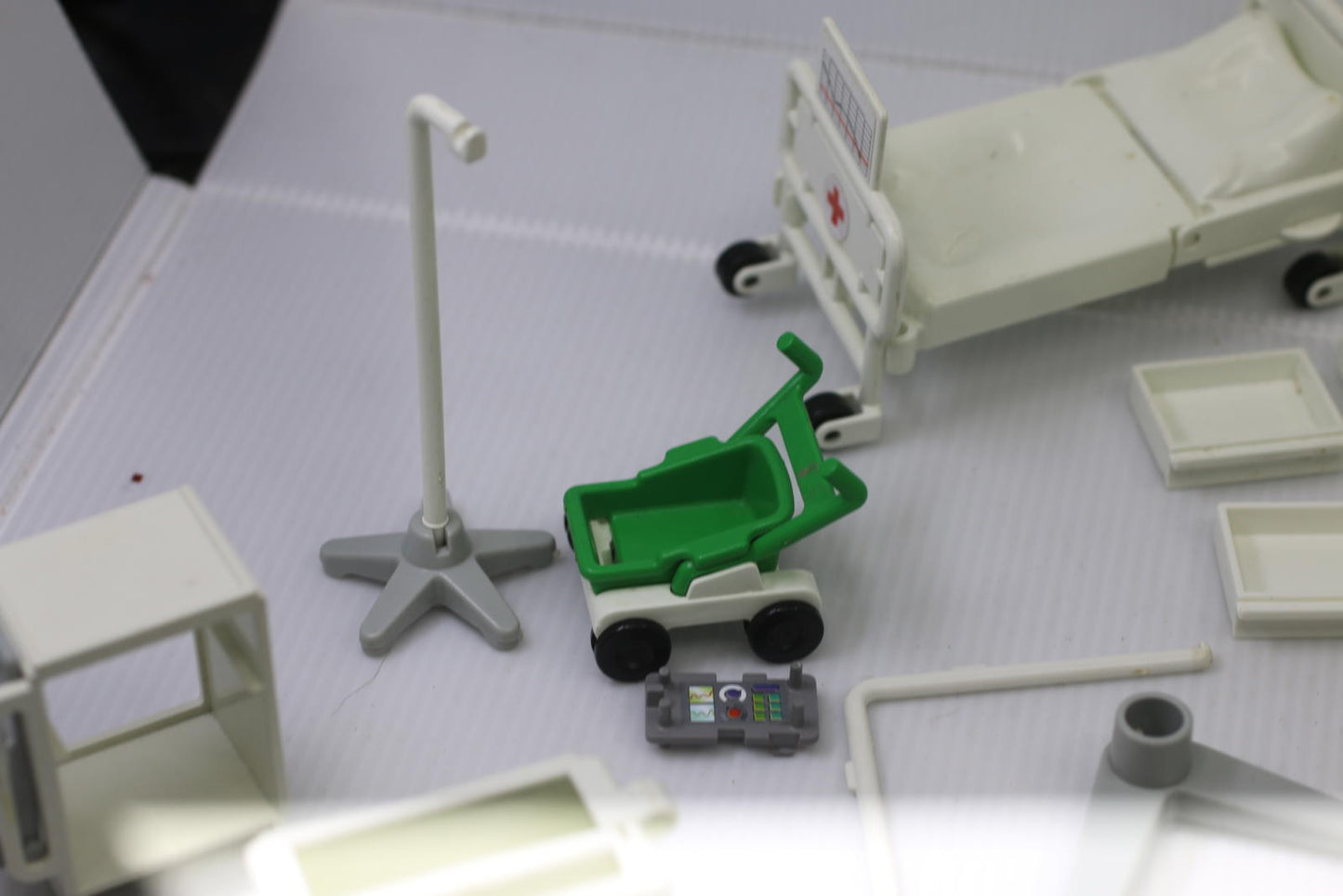 Vintage PLAYMOBIL Hospital SURGERY 3459 Operating Room Doctor Patients Geobra