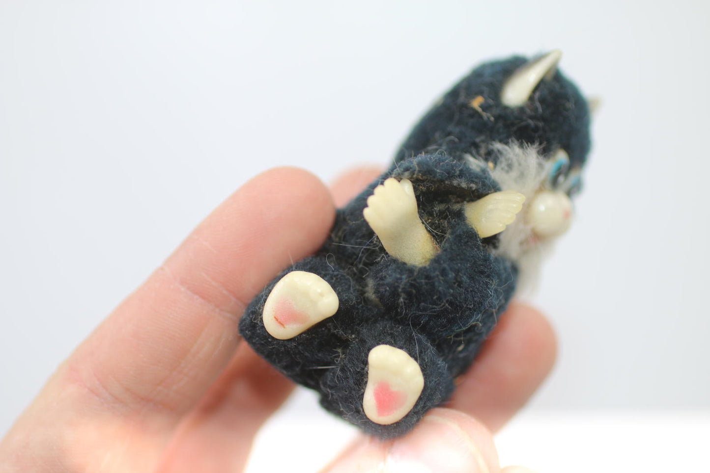 Vintage Small Plush Cat Figurine with Blue Eyes pencil hugger clip toy