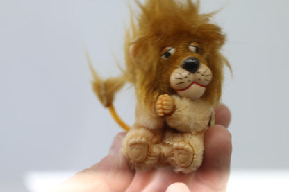 Steiff Small Plush Lion Figurine with Tag PENCIL HUGGER toy clip vintage