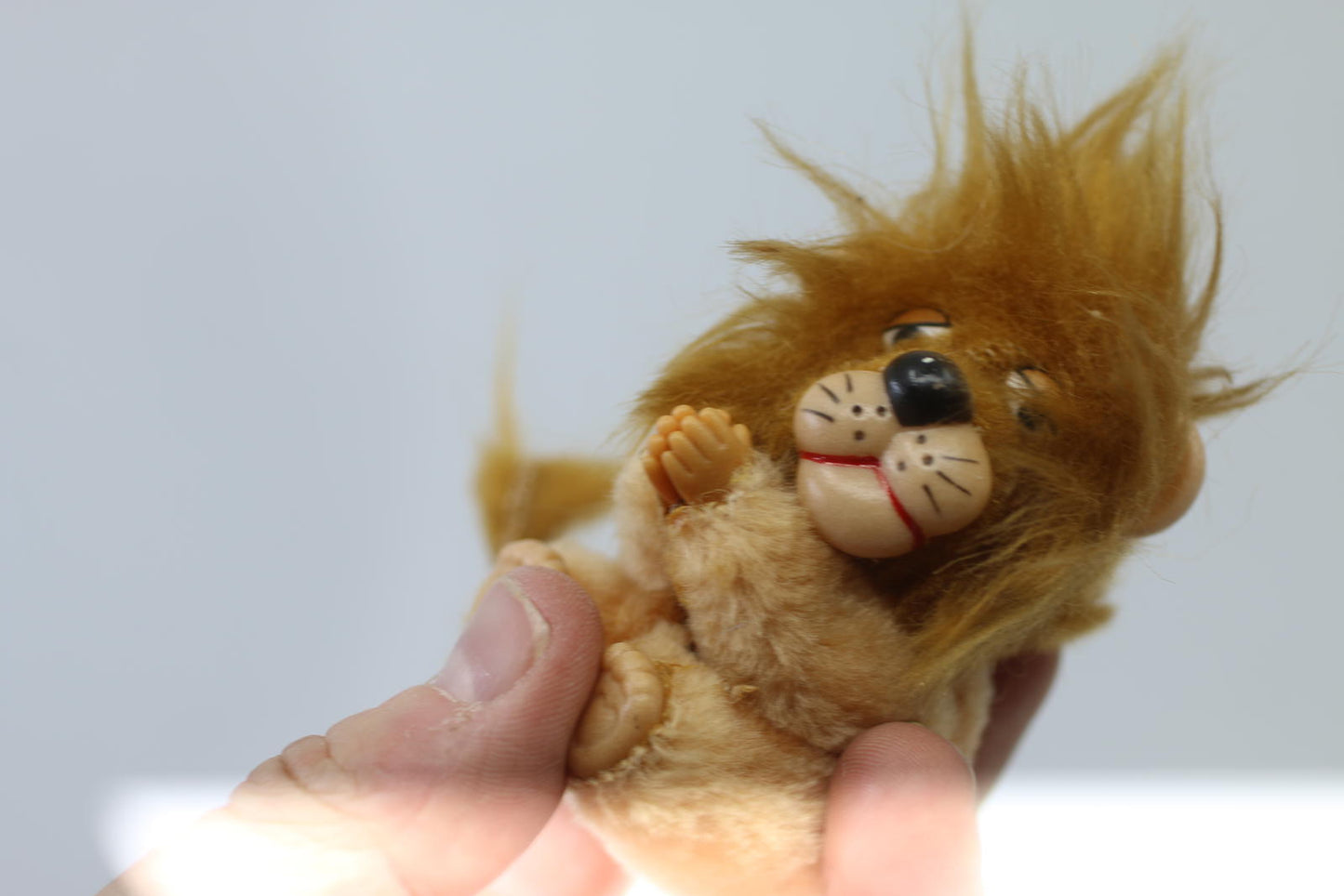 Steiff Small Plush Lion Figurine with Tag PENCIL HUGGER toy clip vintage