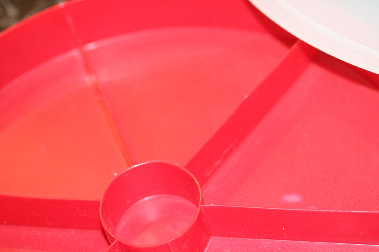 VTG Vintage Tupperware Veggie Divided Platter, #405-1 Red Tupperware TrayVTG Vintage Tupperware Veggie Divided Platter, #405-1 Red Tupperware Tray