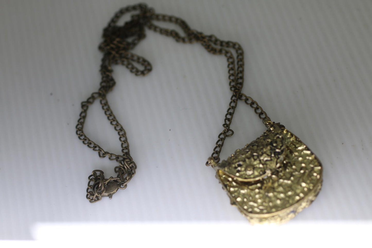 Vintage Gold Tone Mini Purse Locket Pendant Necklace Floral