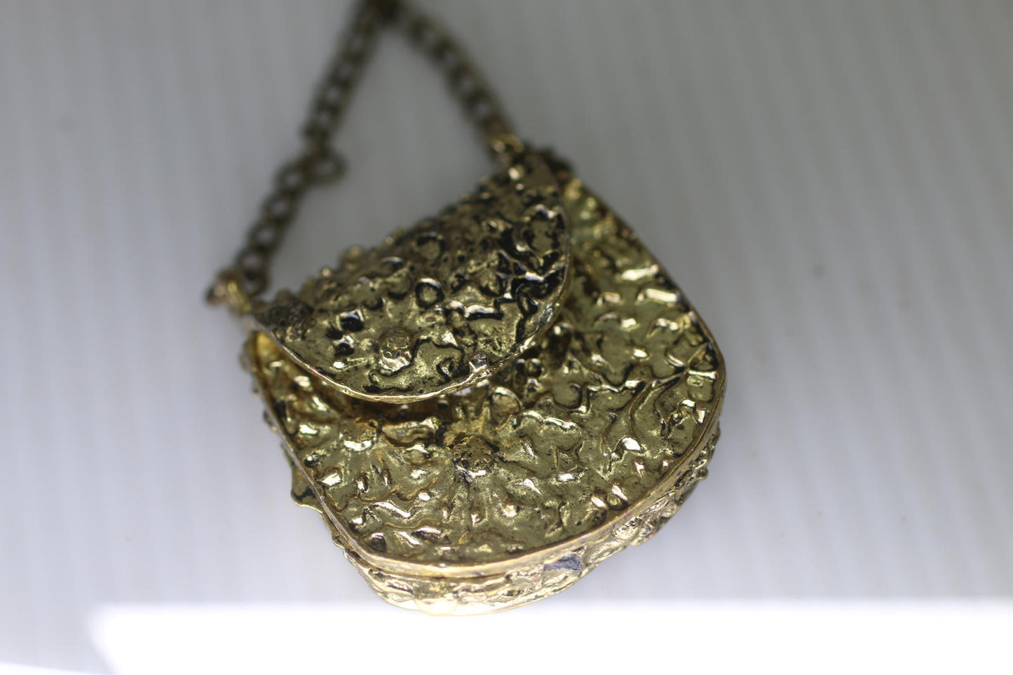 Vintage Gold Tone Mini Purse Locket Pendant Necklace Floral