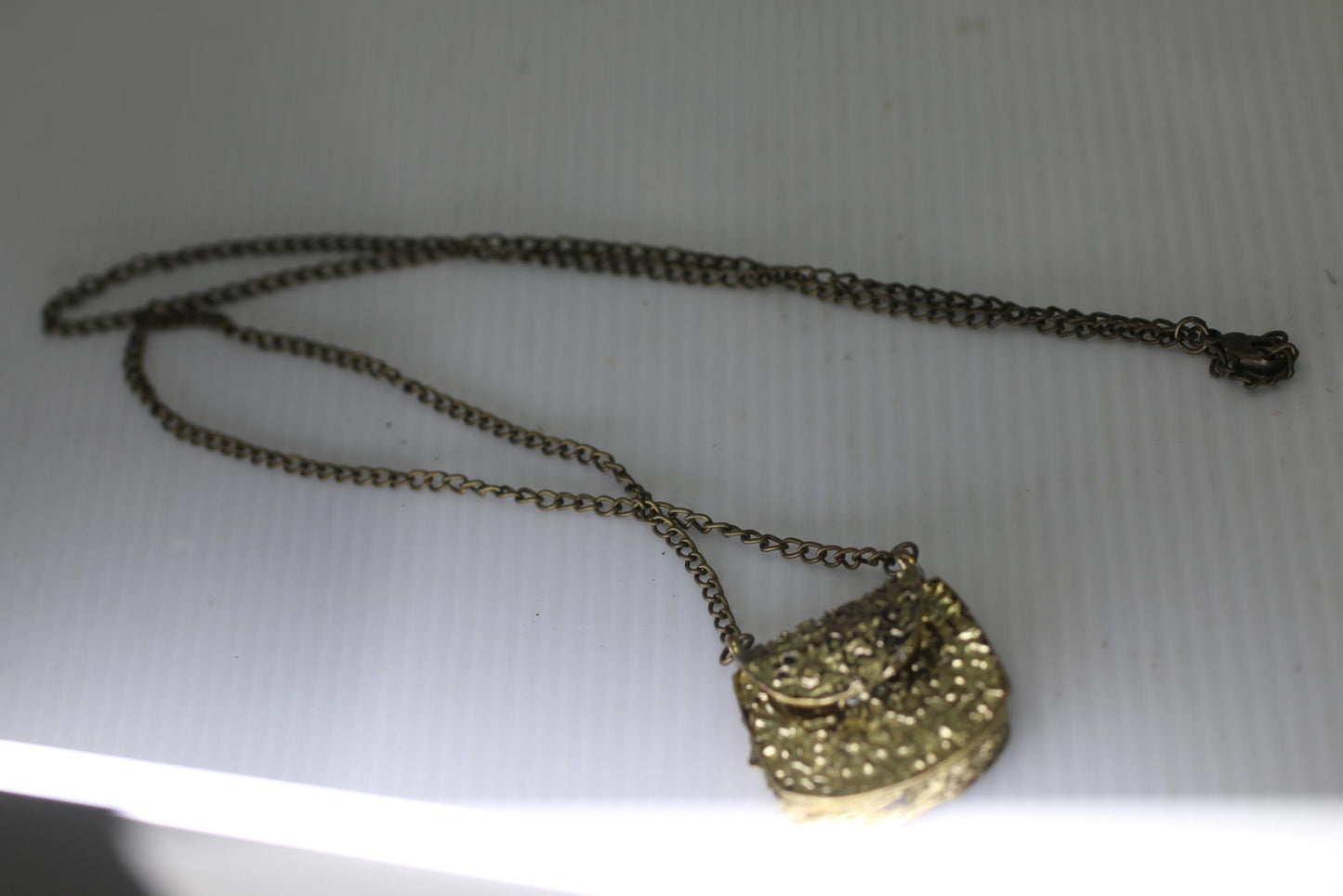 Vintage Gold Tone Mini Purse Locket Pendant Necklace Floral