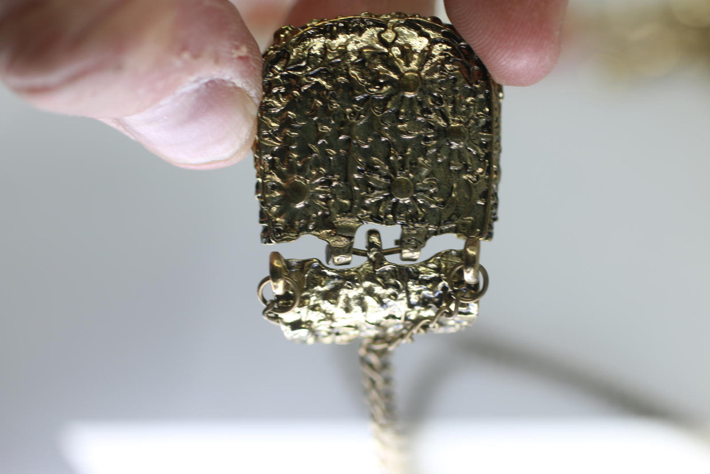 Vintage Gold Tone Mini Purse Locket Pendant Necklace Floral