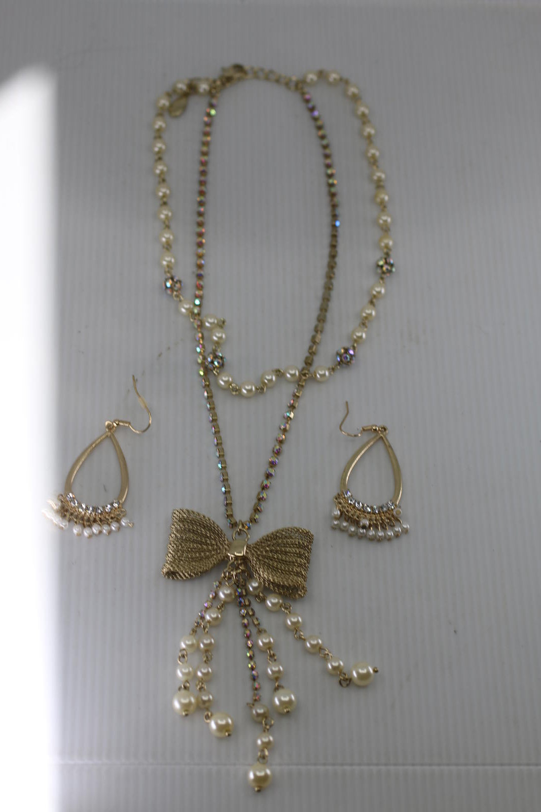 Vtg Gold Tone Bow Necklace & Earrings Set Pearl Rhinestone