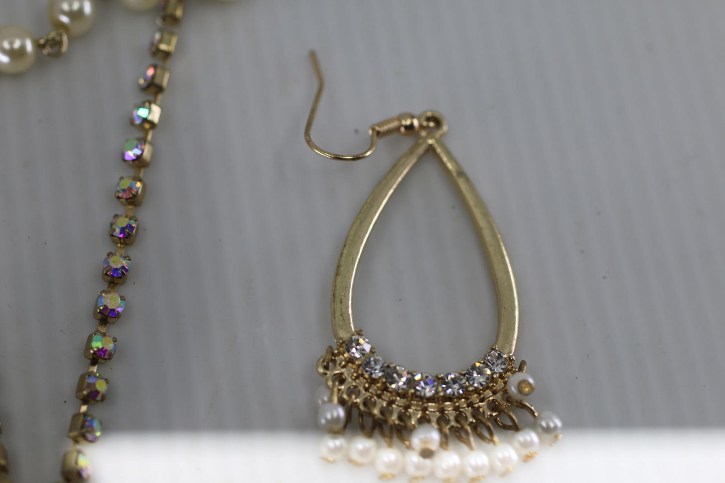 Vtg Gold Tone Bow Necklace & Earrings Set Pearl Rhinestone