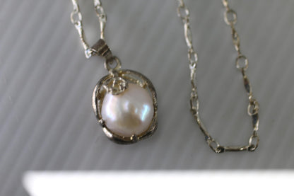 Vintage Silver Tone Pearl Pendant Necklace Single Pearl