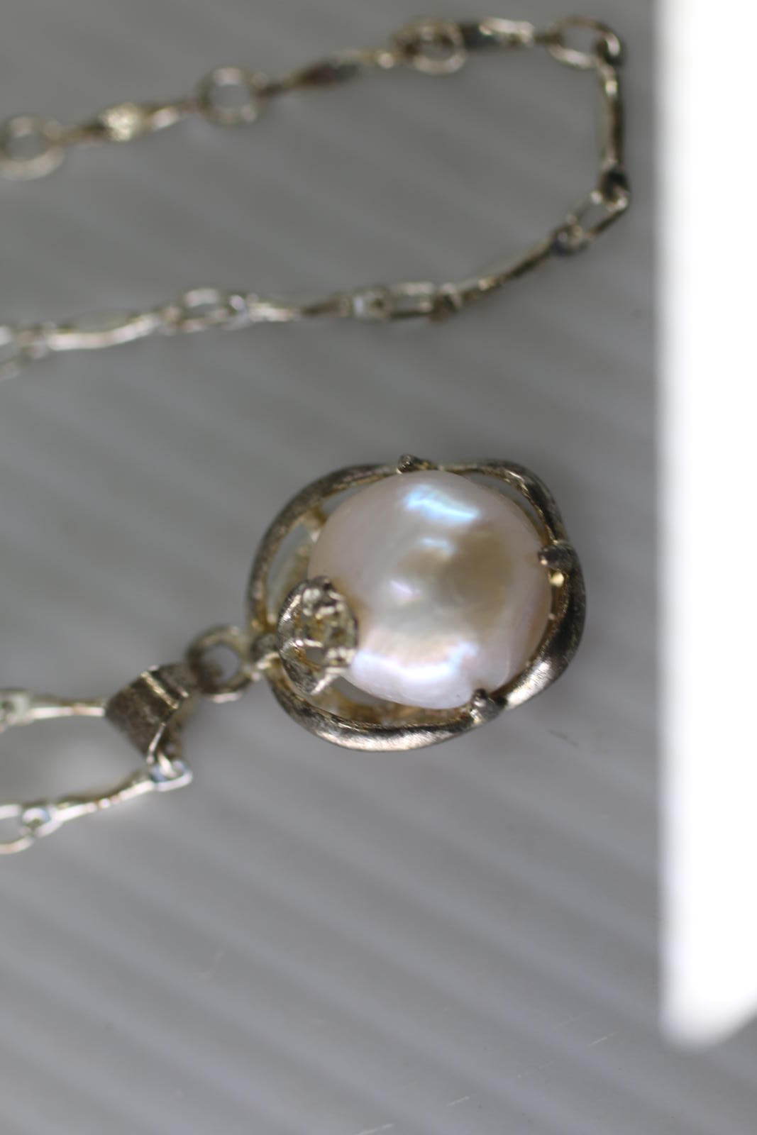 Vintage Silver Tone Pearl Pendant Necklace Single Pearl