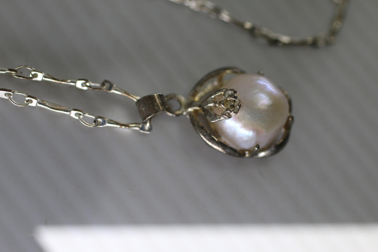 Vintage Silver Tone Pearl Pendant Necklace Single Pearl