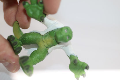 2012 Hasbro Marvel Super Hero Squad Spider-man Lizard Man Small 2" tall Figure