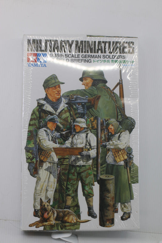 Tamiya Military Miniatures 1/35th Scale German Soldiers Field Briefing Model Kit