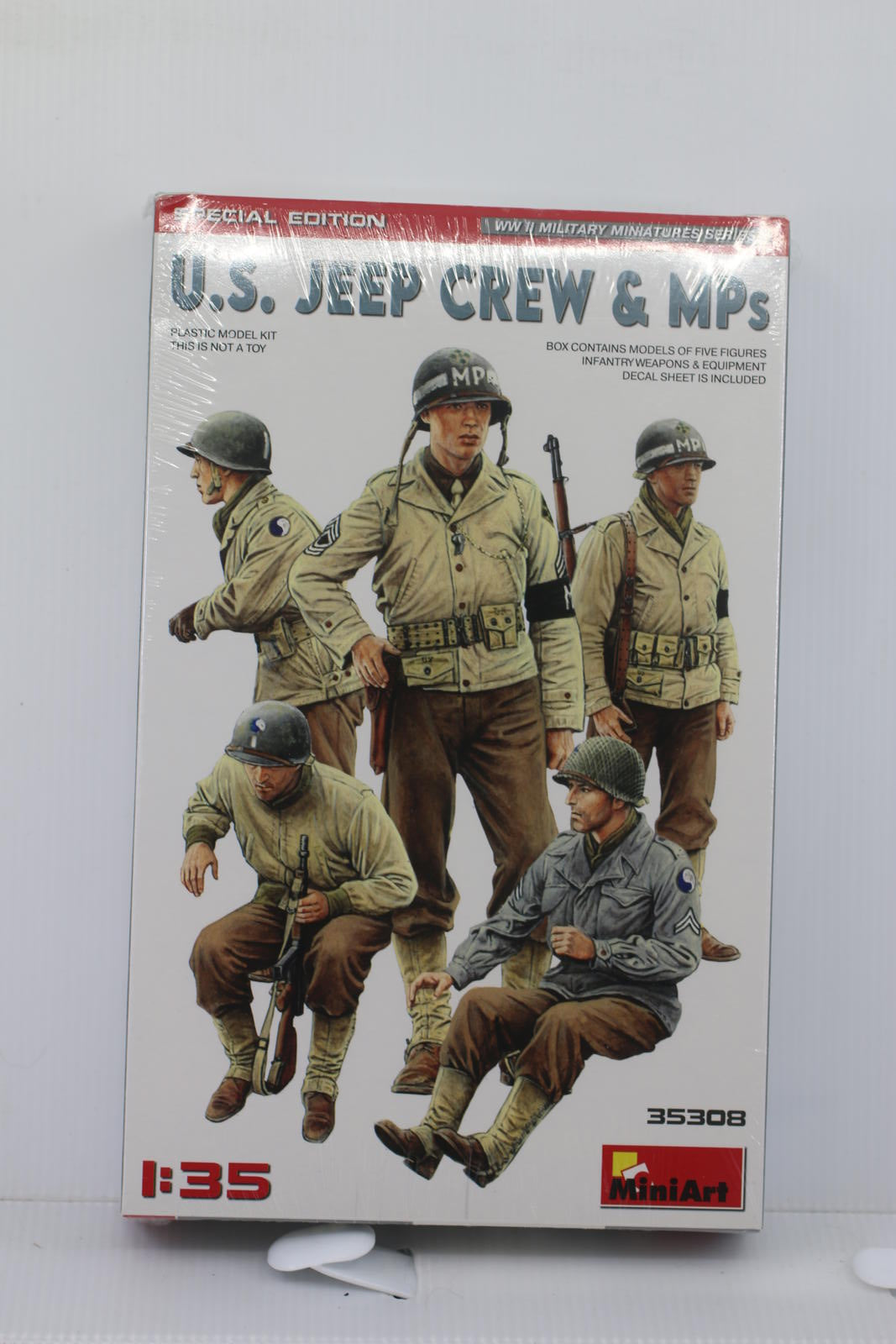 MiniArt 1:35 Scale U.S. Jeep Crew & MPs Plastic Model Kit