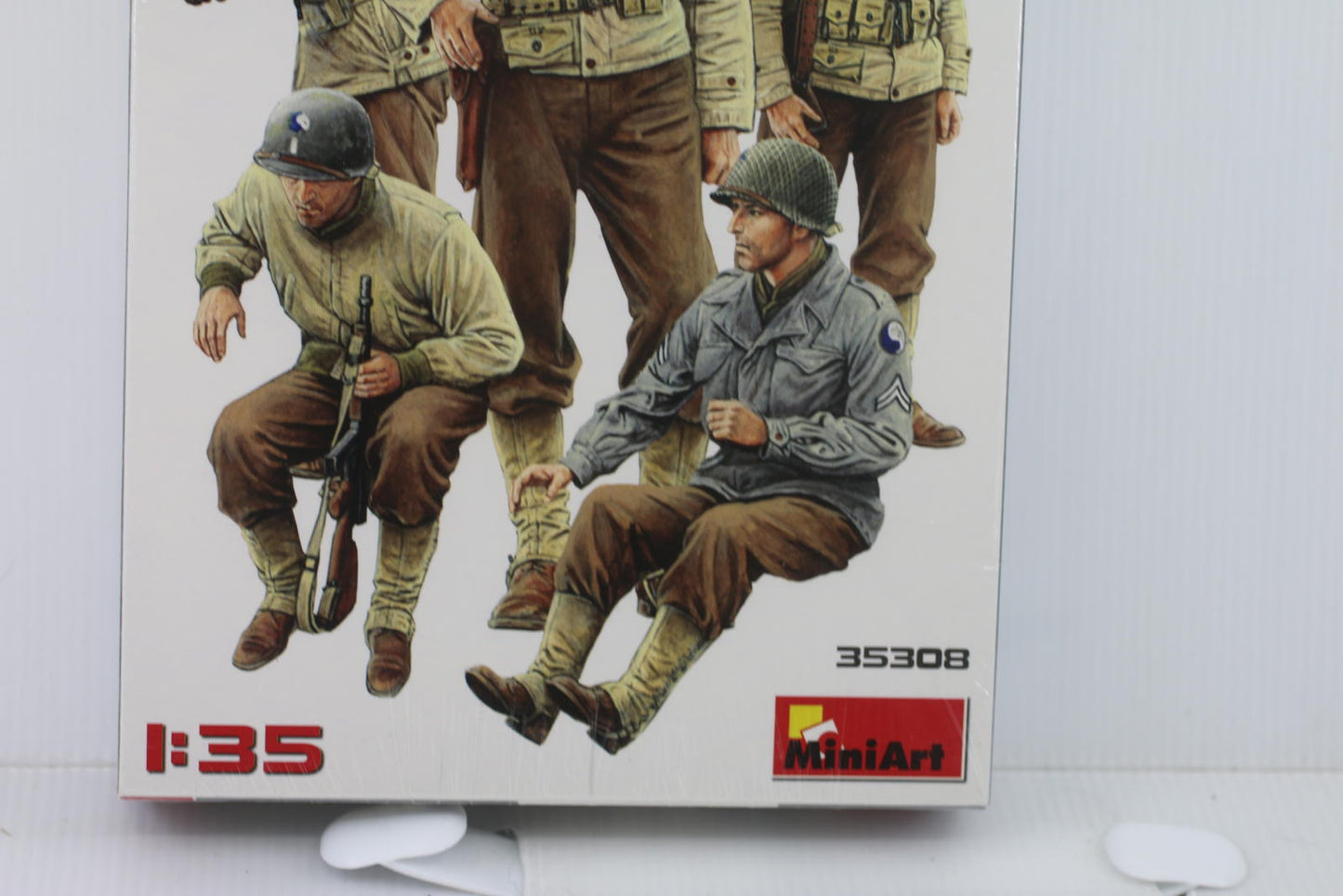 MiniArt 1:35 Scale U.S. Jeep Crew & MPs Plastic Model Kit
