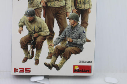 MiniArt 1:35 Scale U.S. Jeep Crew & MPs Plastic Model Kit
