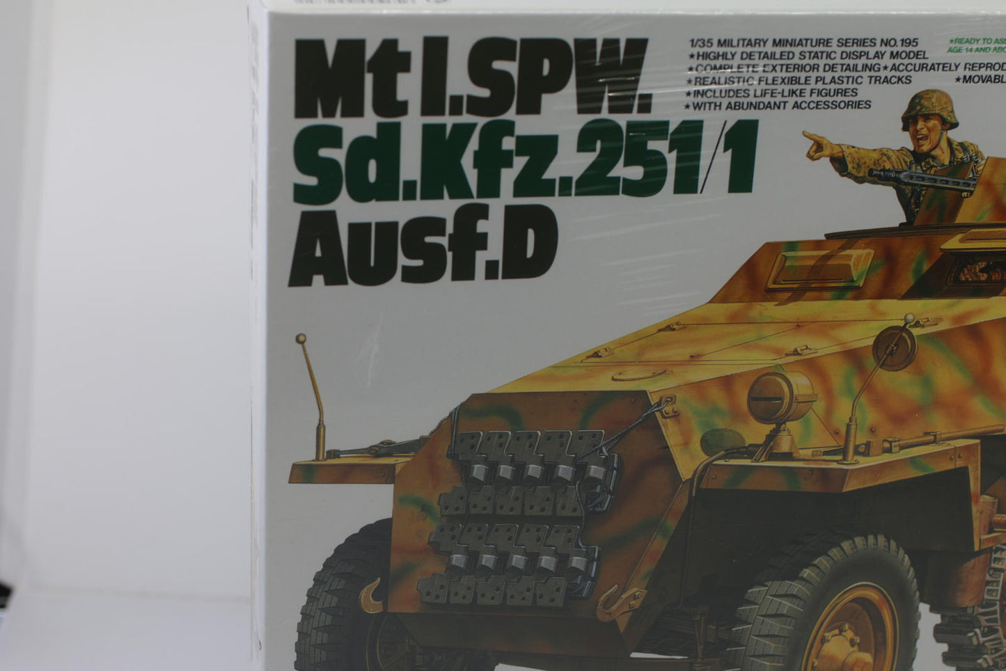 Tamiya 35195 1/35 Scale Model Kit WWII German Half-Track SPW Sd.Kfz.251/1 Ausf.D