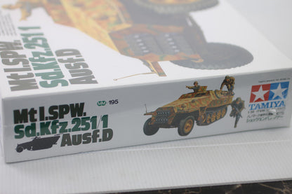 Tamiya 35195 1/35 Scale Model Kit WWII German Half-Track SPW Sd.Kfz.251/1 Ausf.D