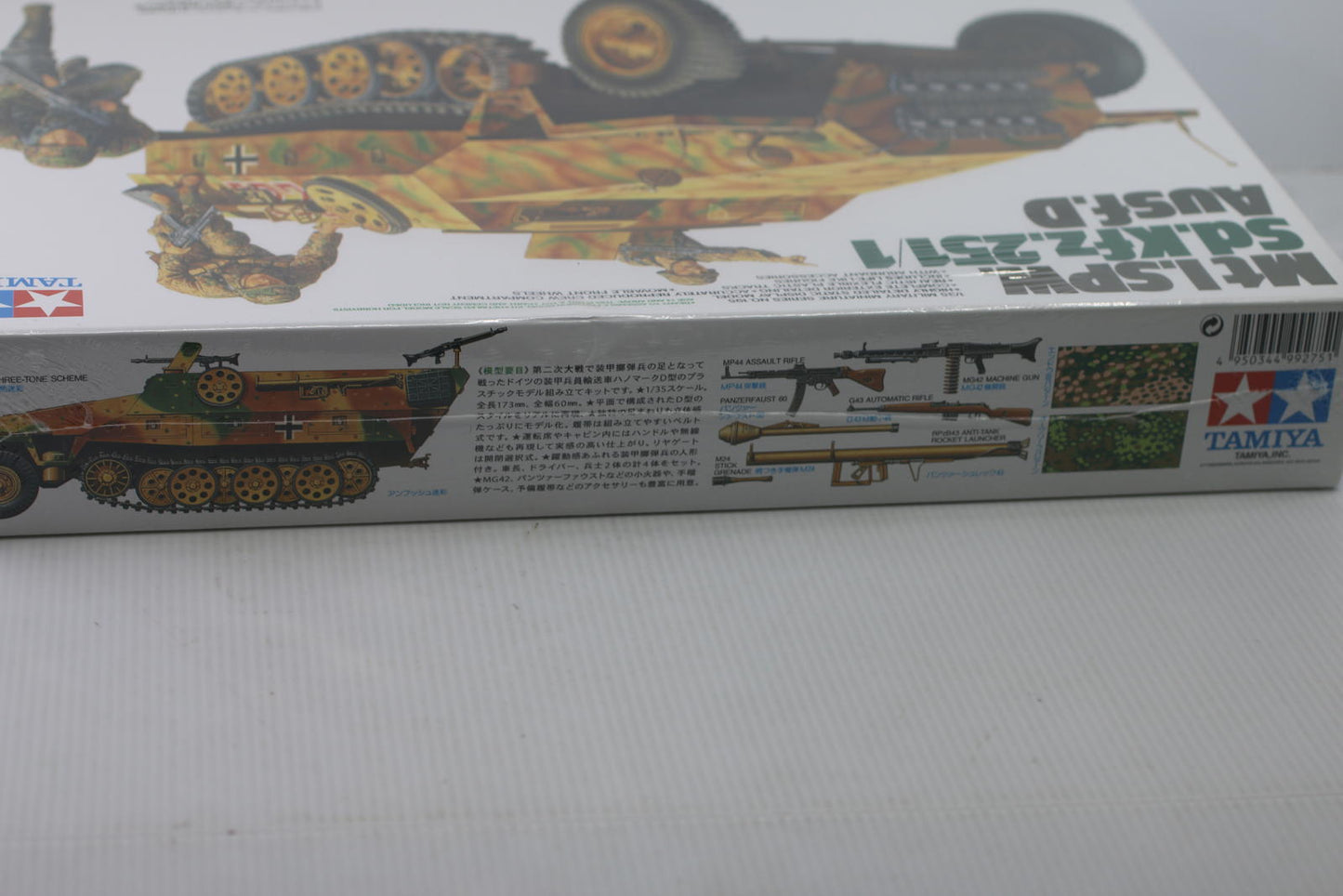 Tamiya 35195 1/35 Scale Model Kit WWII German Half-Track SPW Sd.Kfz.251/1 Ausf.D