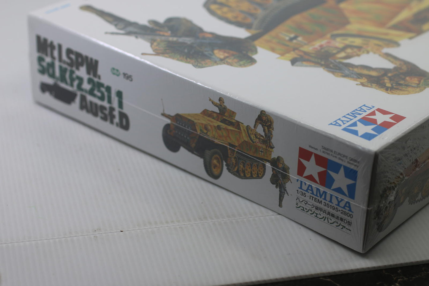 Tamiya 35195 1/35 Scale Model Kit WWII German Half-Track SPW Sd.Kfz.251/1 Ausf.D