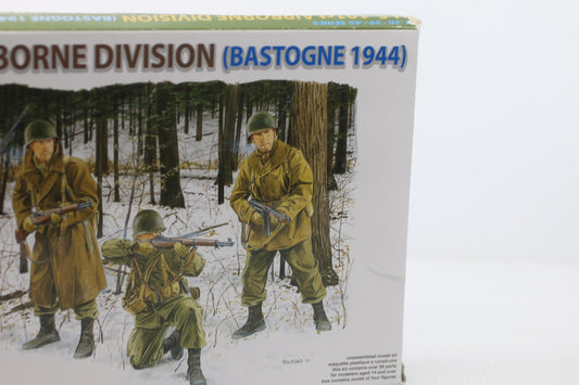 Dragon 1:35 Scale U.S. 101st Airborne Division (Bastogne 1944) Model Kit