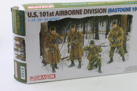 Dragon 1:35 Scale U.S. 101st Airborne Division (Bastogne 1944) Model Kit