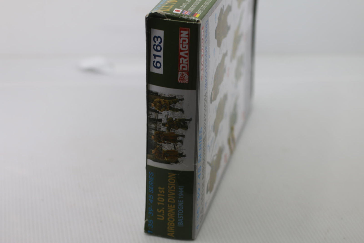 Dragon 1:35 Scale U.S. 101st Airborne Division (Bastogne 1944) Model Kit