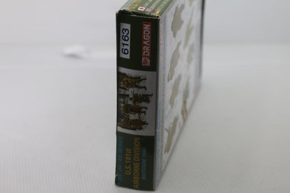Dragon 1:35 Scale U.S. 101st Airborne Division (Bastogne 1944) Model Kit