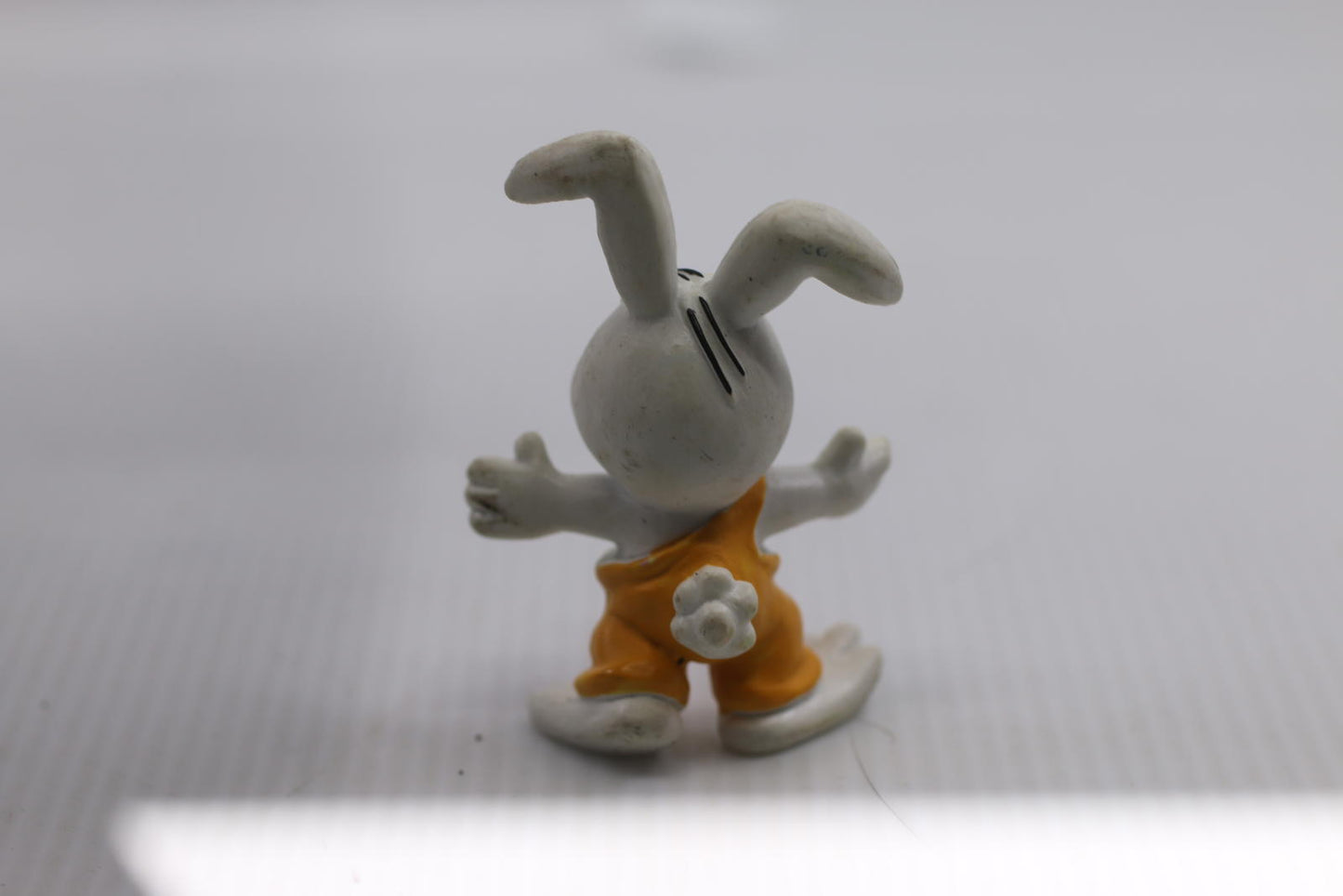 Vintage Schleich Benny Bunny ALICE in WONDERLAND White Rabbit PVC Figure 2,25"