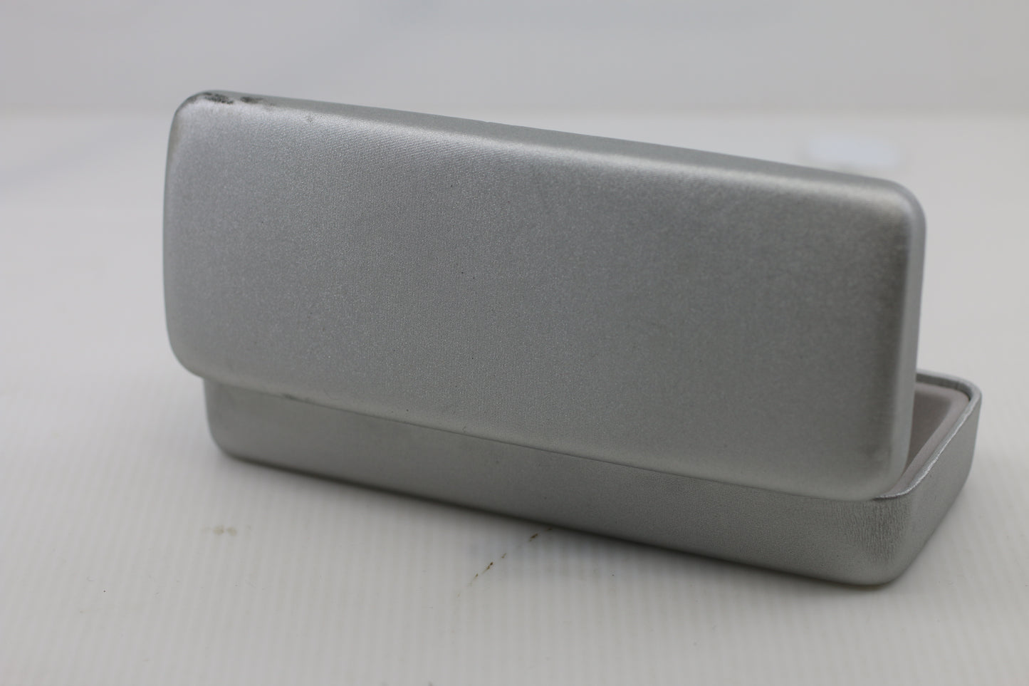 Hard Shell Eyeglass Case – Silver Fabric-Covered Hinged Case – Clean Interior
