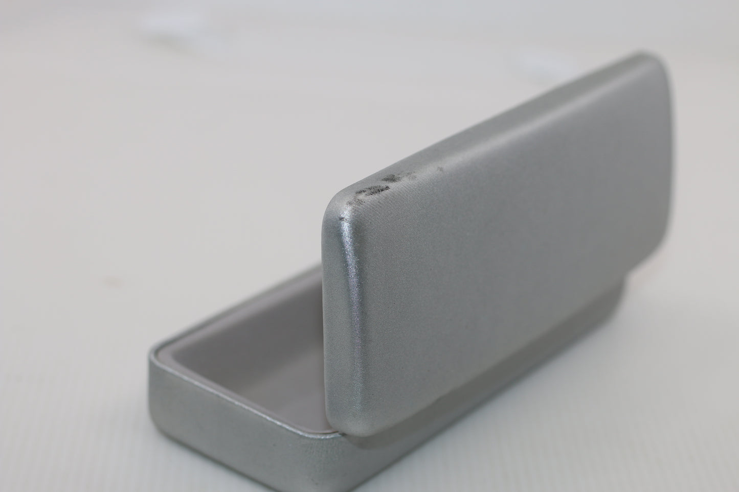 Hard Shell Eyeglass Case – Silver Fabric-Covered Hinged Case – Clean Interior