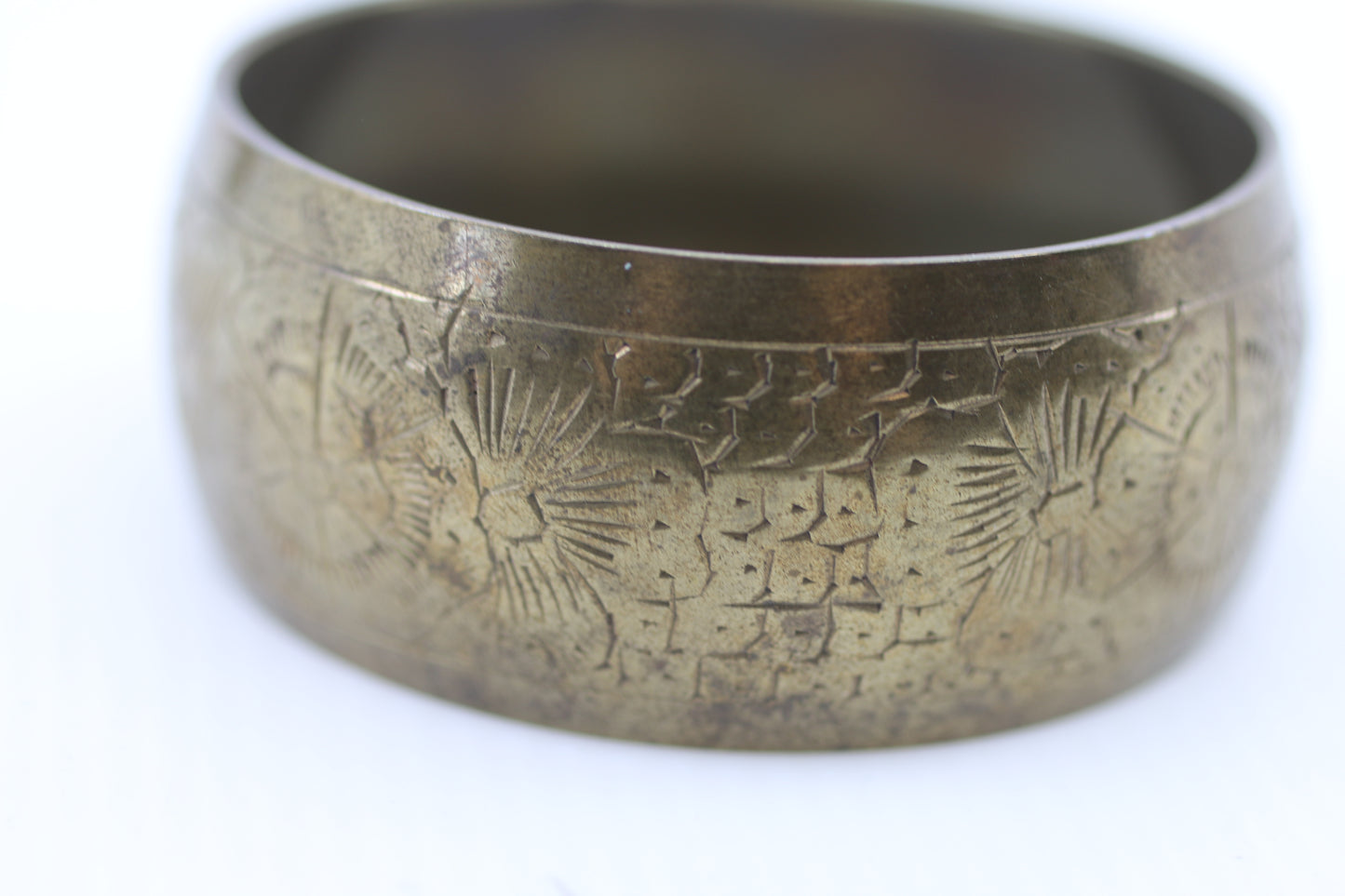 Vintage Brass-Tone Etched Bangle Bracelet – Wide Metal Cuff – Unmarked
