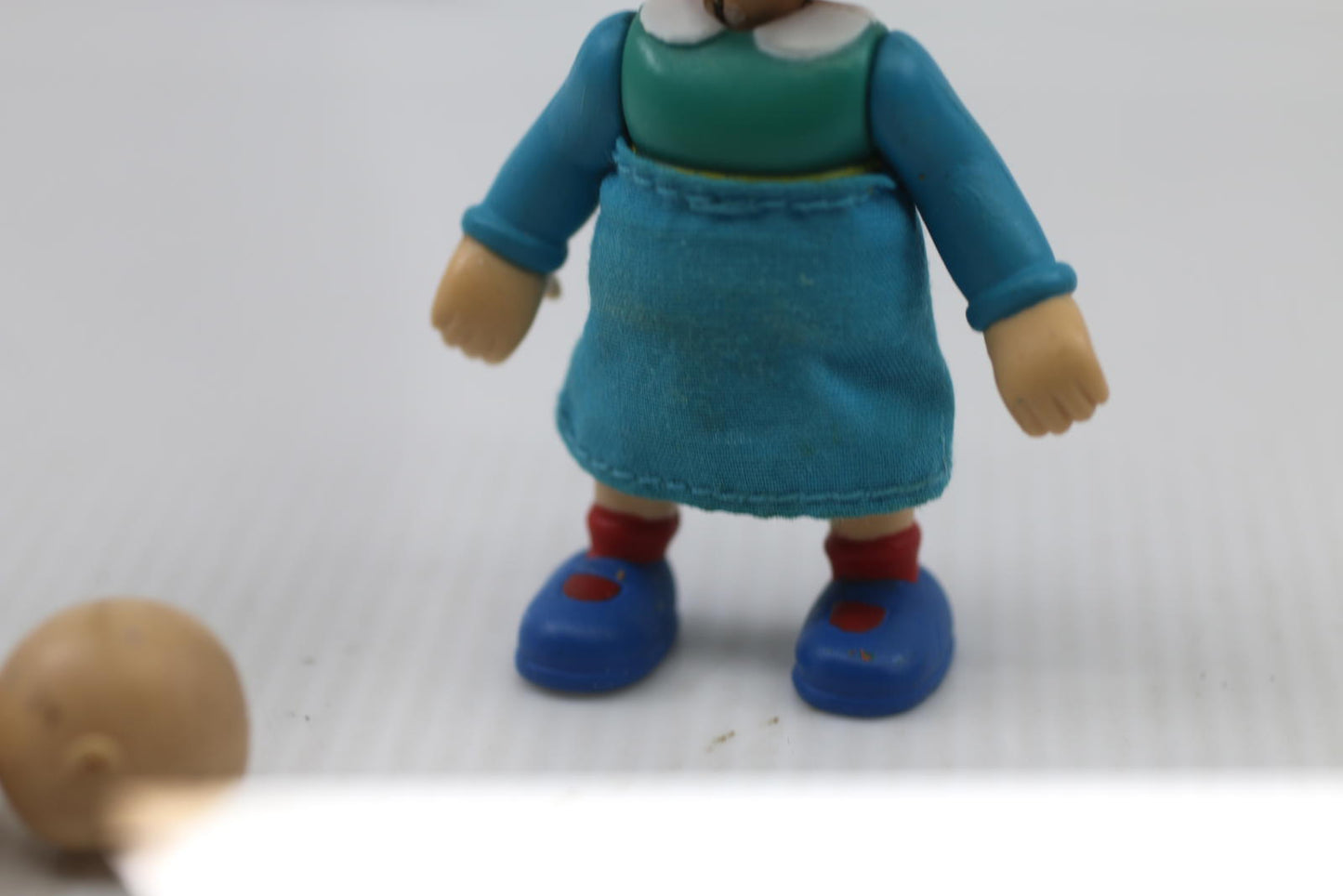 ROSIE ACTION FIGURE FIGURINE TOY 2.75"TALL PLAY FIGURE CAILLOU'S SISTER ROSIE #2