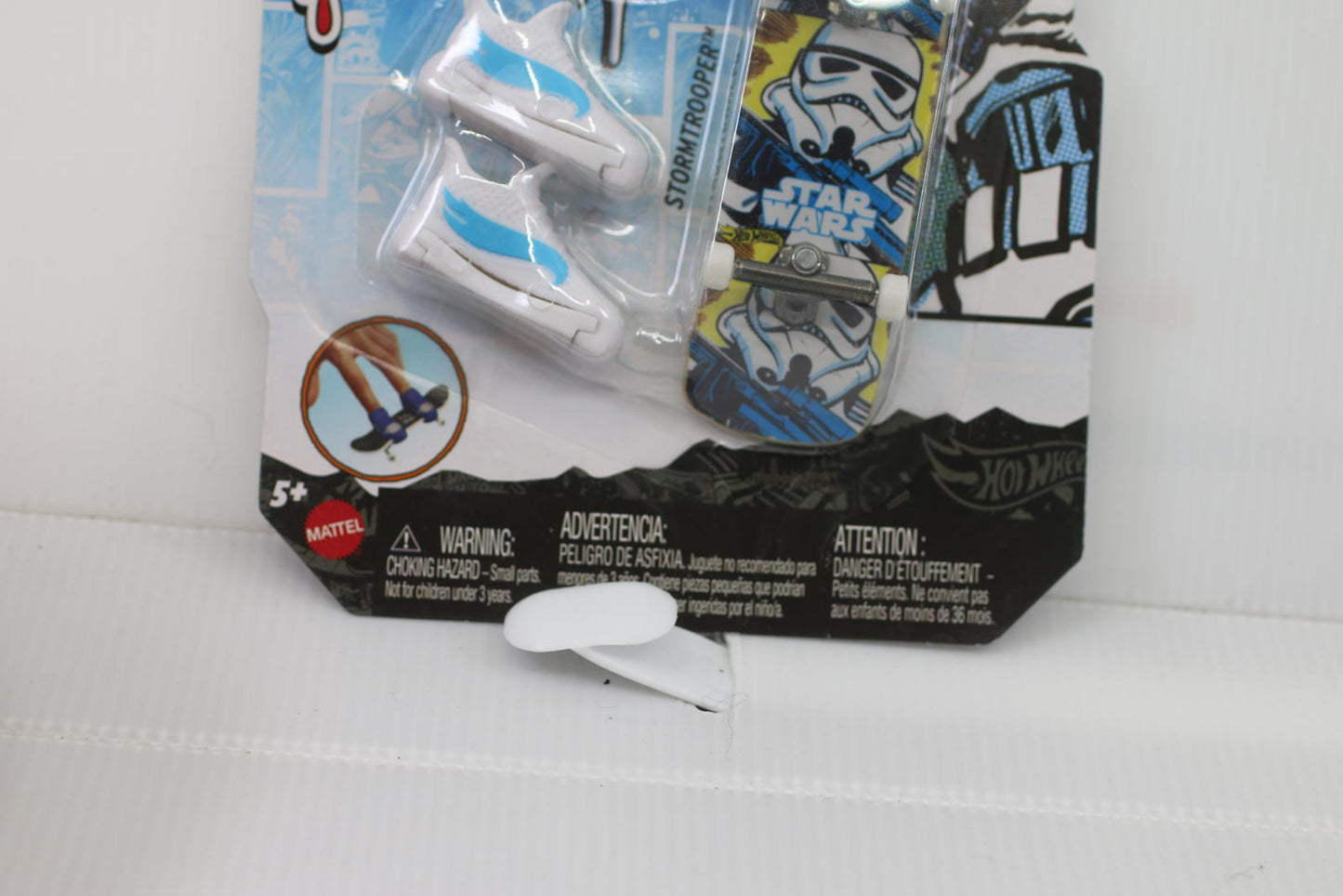 Hot Wheels Skate STAR WARS Storm Trooper Fingerboard Screen Legends New! Mattel