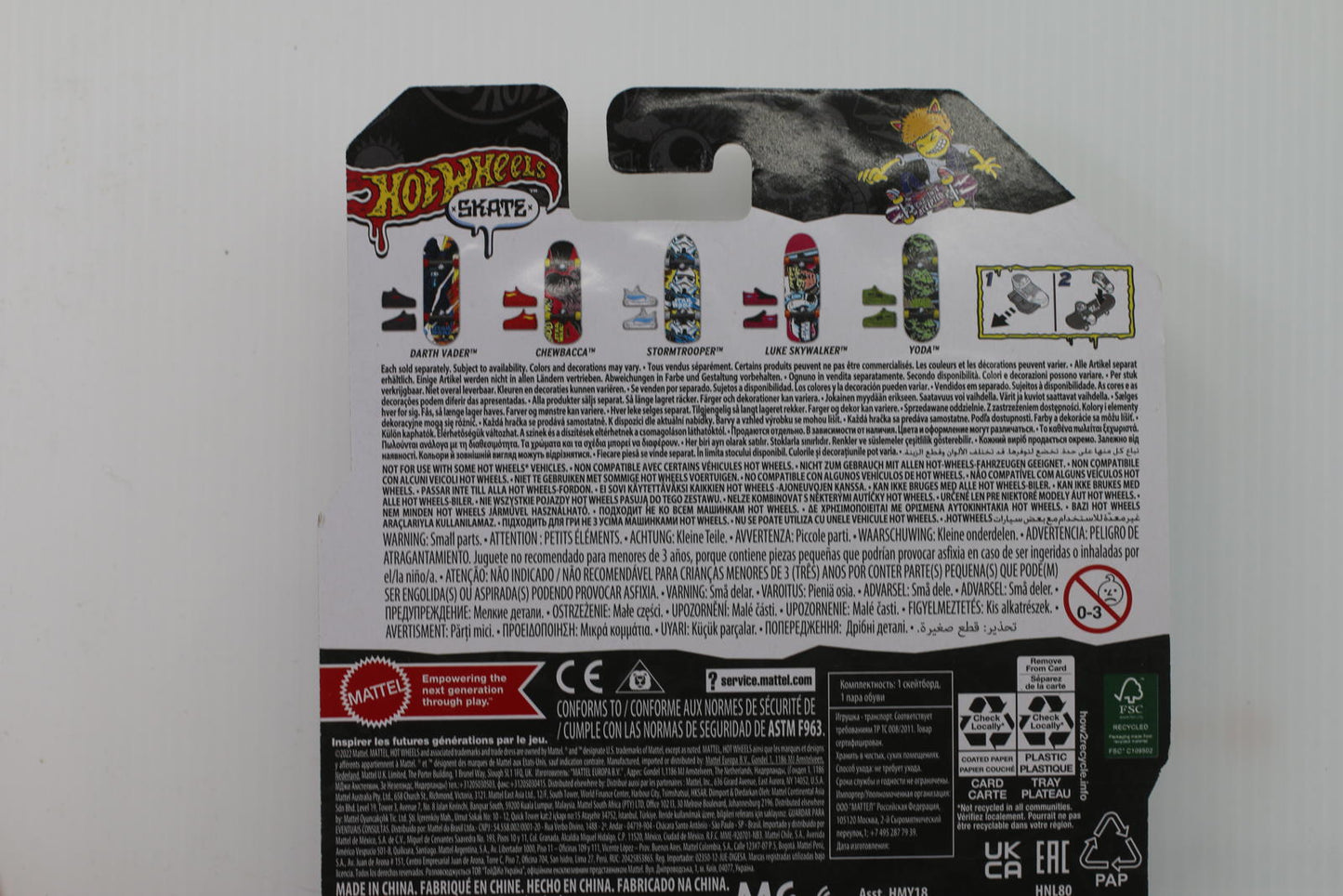 Hot Wheels Skate STAR WARS Storm Trooper Fingerboard Screen Legends New! Mattel