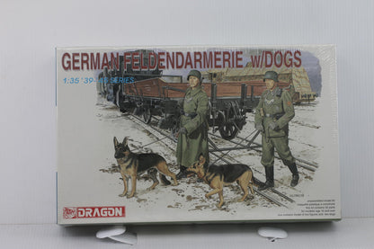 DRAGON 6098 1/35 Scale German Feldendarmerie w/Dogs Model Kit