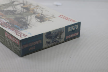 DRAGON 6098 1/35 Scale German Feldendarmerie w/Dogs Model Kit