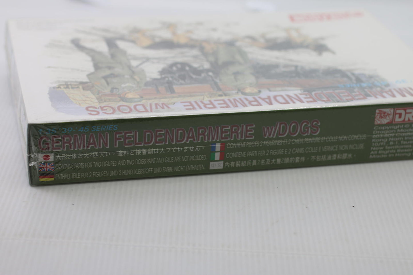 DRAGON 6098 1/35 Scale German Feldendarmerie w/Dogs Model Kit