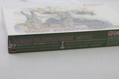DRAGON 6098 1/35 Scale German Feldendarmerie w/Dogs Model Kit