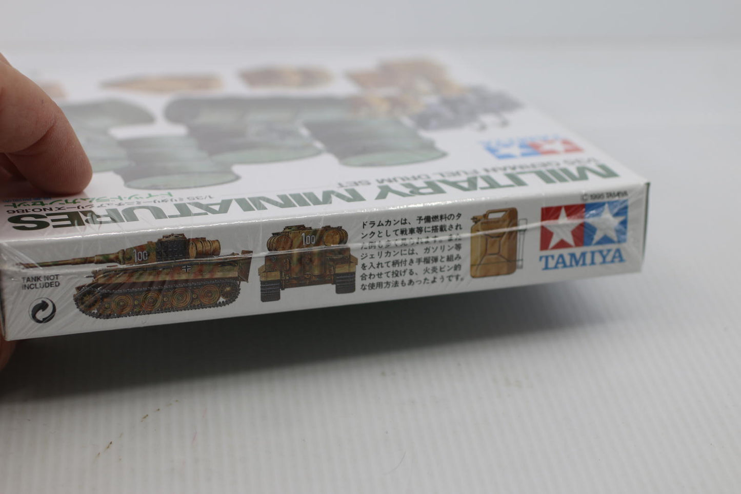 Tamiya 1/35 WWII German Fuel Drum Set Military Miniatures Model Kit 186 MISP NEW