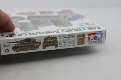 Tamiya 1/35 WWII German Fuel Drum Set Military Miniatures Model Kit 186 MISP NEW