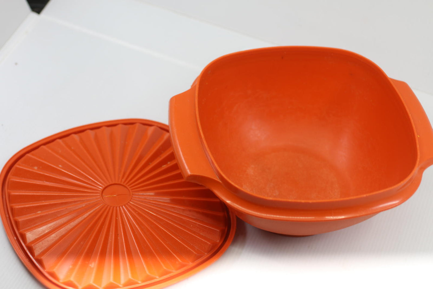 Tupperware 860-5 Servalier 6 cup lot of 2 Bowl Yellow & Orange Vintage W/Lid