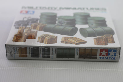 Tamiya 1/35 WWII German Fuel Drum Set Military Miniatures Model Kit 186 MISP NEW
