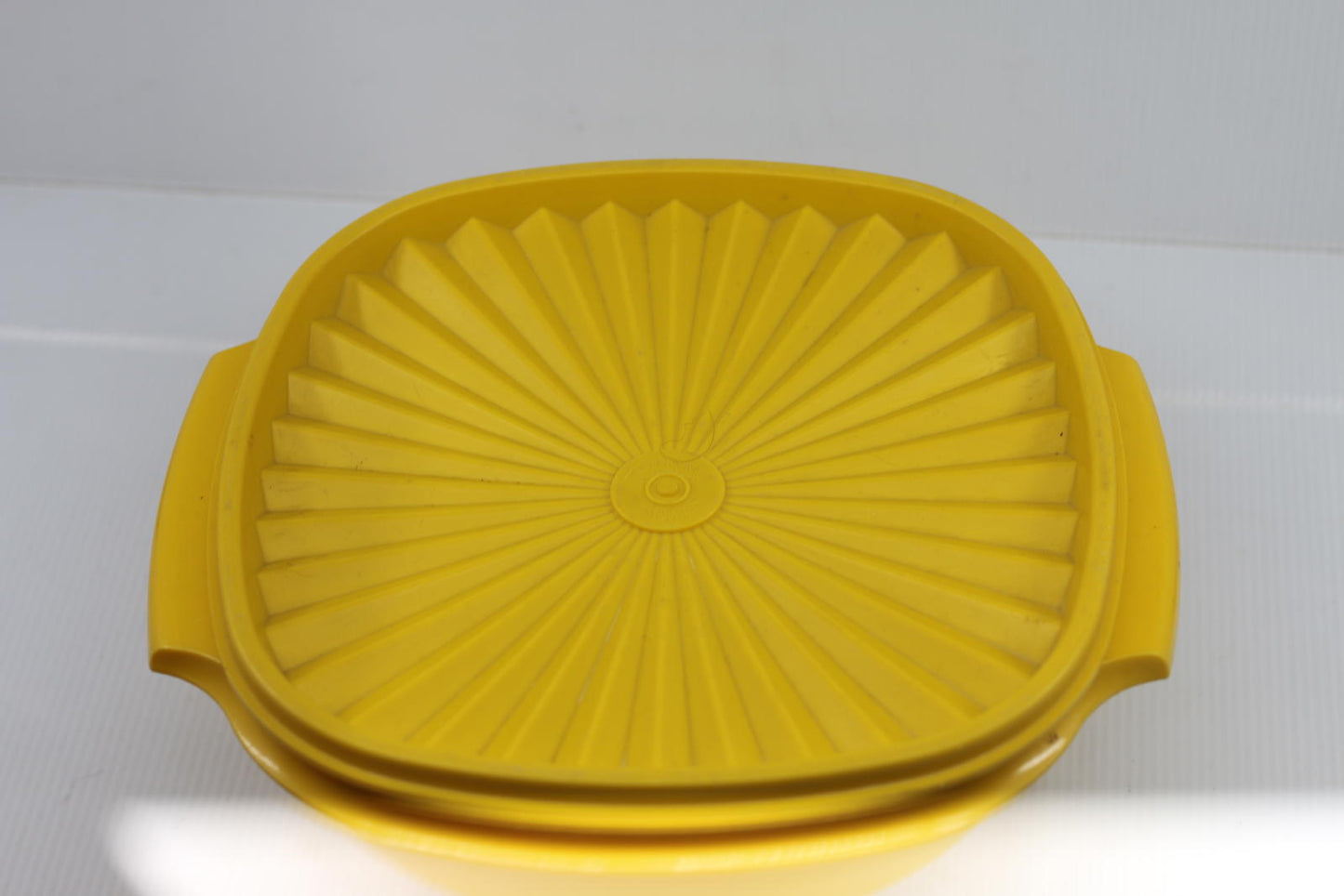 Tupperware 860-5 Servalier 6 cup lot of 2 Bowl Yellow & Orange Vintage W/Lid