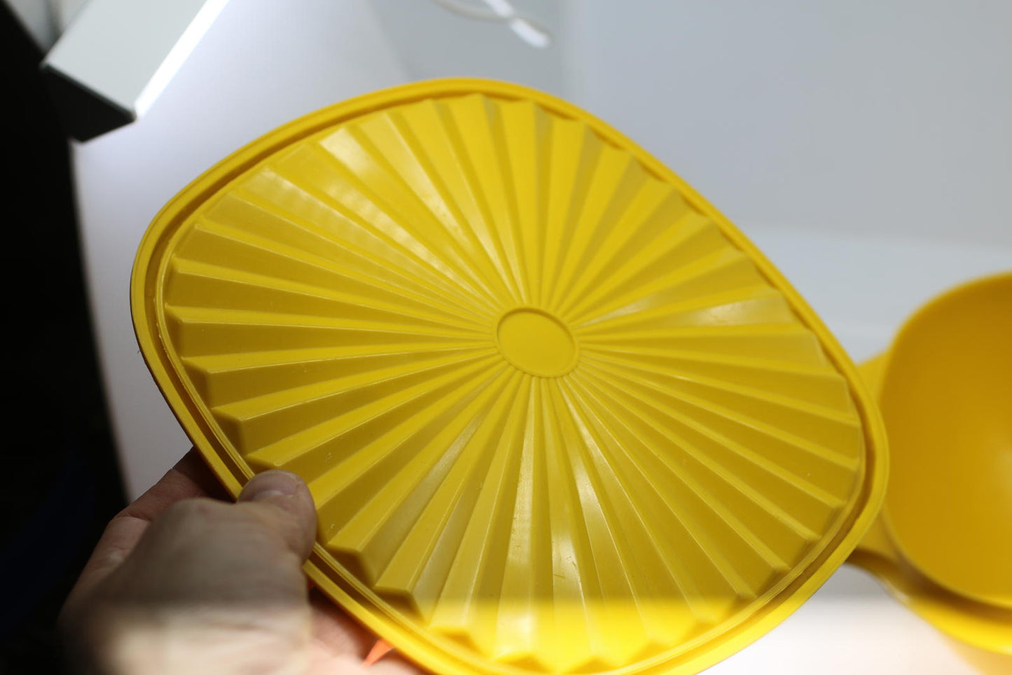 Tupperware 860-5 Servalier 6 cup lot of 2 Bowl Yellow & Orange Vintage W/Lid